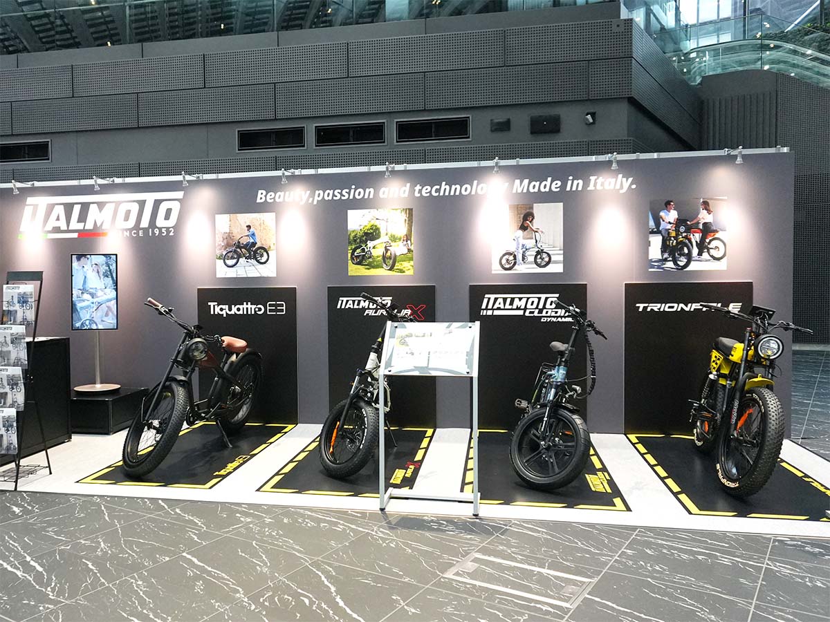 横並びの展示車両